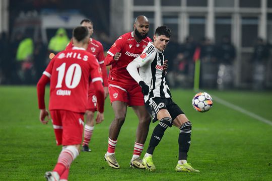 Dinamo - U Cluj // Hakim Abdallah în duel cu Blanuta. Foto: Cristi Preda (GSP)