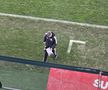 Incidente la Dinamo - U Cluj. Au aruncat cu obiecte în teren
