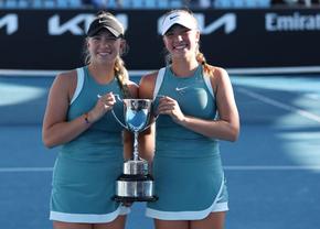 Două surori gemene au câștigat competiția de junioare de la Australian Open! În semifinale, americancele au trecut de două surori din Cehia
