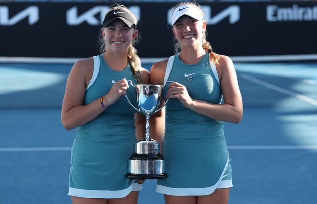 Două surori gemene au câștigat competiția de junioare de la Australian Open! În semifinale, americancele au trecut de două surori din Cehia