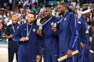 S-au aflat numele celor 10 titulari în NBA All-Star Game! Participant pentru a 21-a oară, LeBron James îi va avea alături pe Steph Curry și Kevin Durant