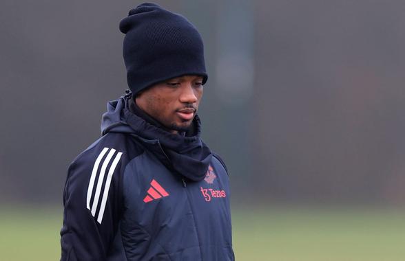 O echipă cu fundu-n sus! » „Manchester United chiar că a ajuns de râsul lumii! V-ați îmbrăcat din piață?”
