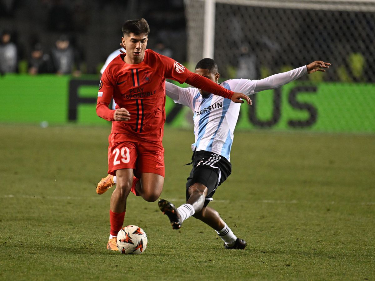 Adrian Șut, eroul FCSB-ului la Baku: „I-am dedicat golurile tatălui meu. I le voi dedica pe toate”