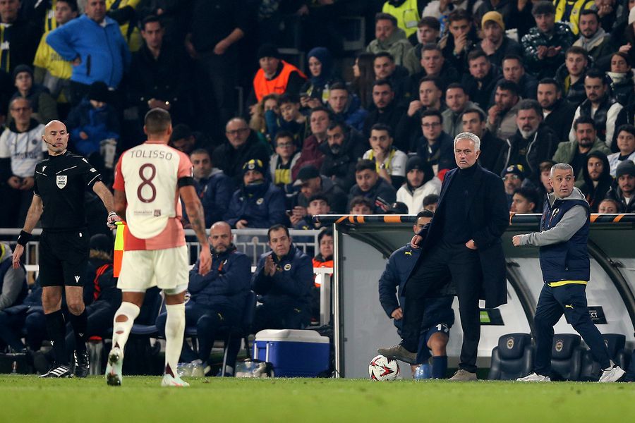 „Trebuie să vorbim despre VAR” » Jose Mourinho, după 0-0 cu Lyon: „Greșelile arbitrilor de pe teren sunt acceptabile, nu și din cabină”