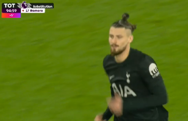 Și o rundă de box durează mai mult! Cât a jucat Radu Drăgușin în Burnley - Tottenham