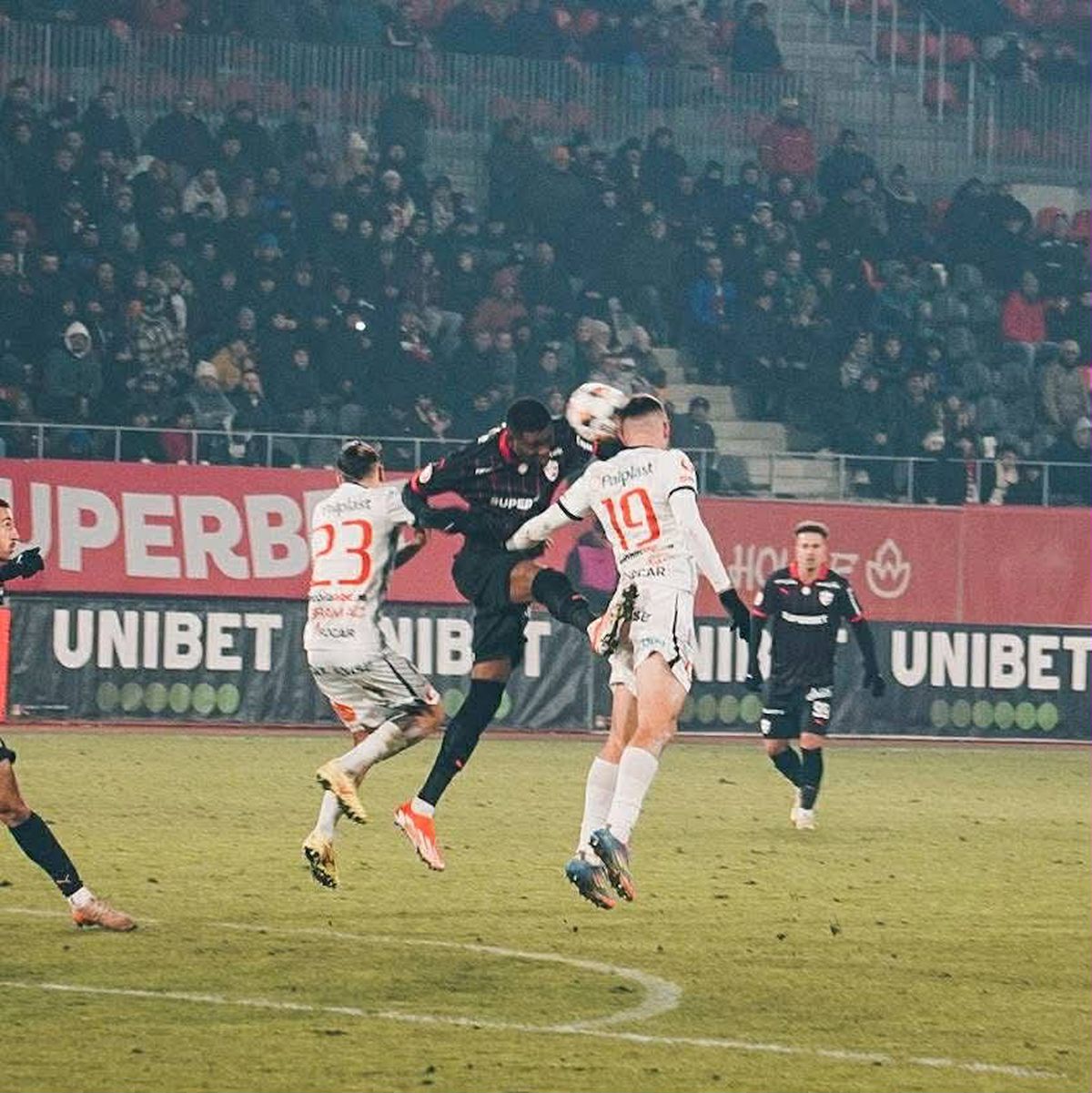 Transfer anunțat la 12 ore după Hermannstadt - Dinamo » Contract pe doi ani și jumătate cu jucătorul de națională