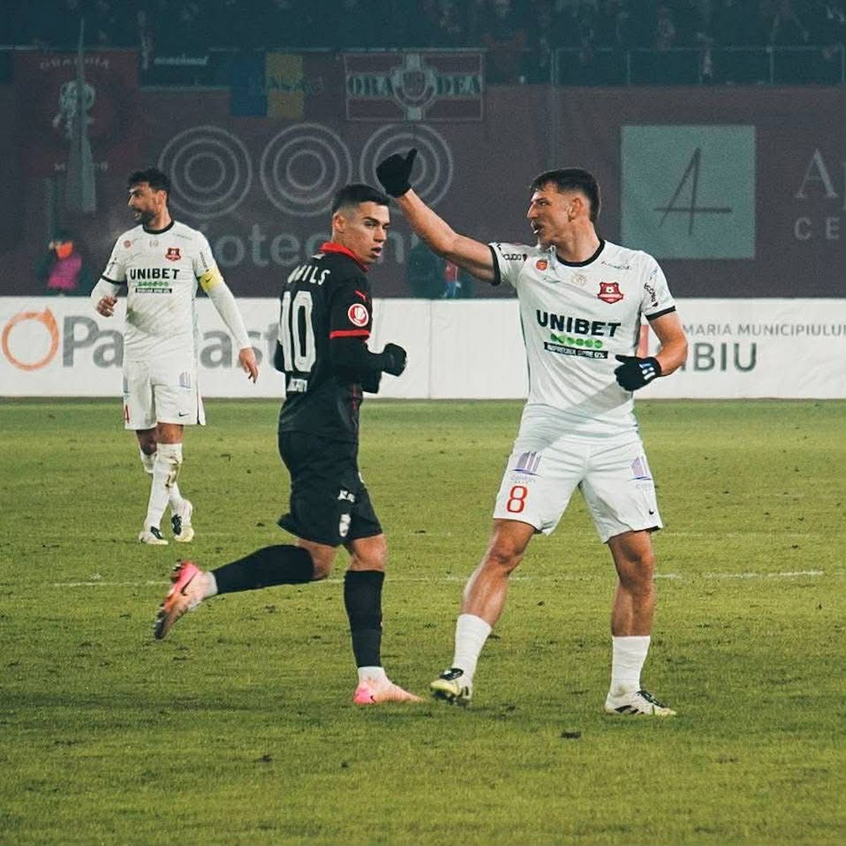 „Vei împărți bonusul de victorie cu Opruț?” » Kennedy Boateng, după greșeala de la golul primit de Dinamo