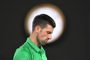 Novak Djokovic, la un centimetru de descalificare la Australian Open » Momentul de furie se putea termina rău