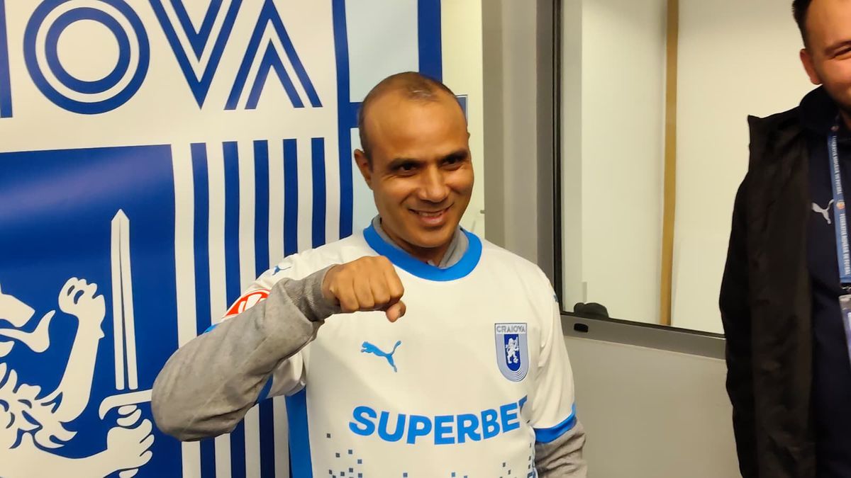 Indianul care a salvat o fetiță de la înec, invitat special la Craiova - Botoșani: ovaționat în iarbă