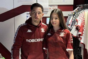 Olimpiu Moruțan e deja printre preferații fanilor Rapidului » Zeci de suporteri au venit să facă poze și să ia autografe