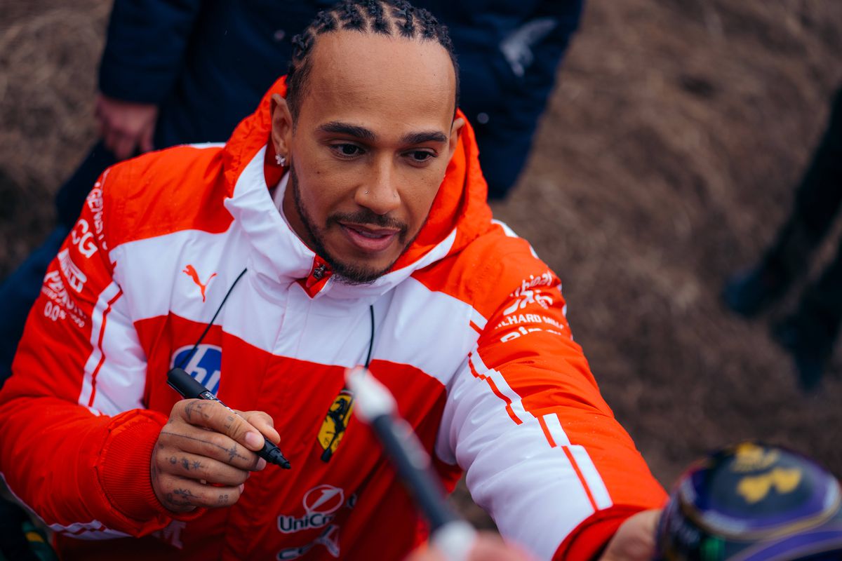 Lewis Hamilton, nerăbdător înainte de al doilea sezon la Ferrari: „În mod normal nu spun asta, dar acum e în regulă dacă o fac”