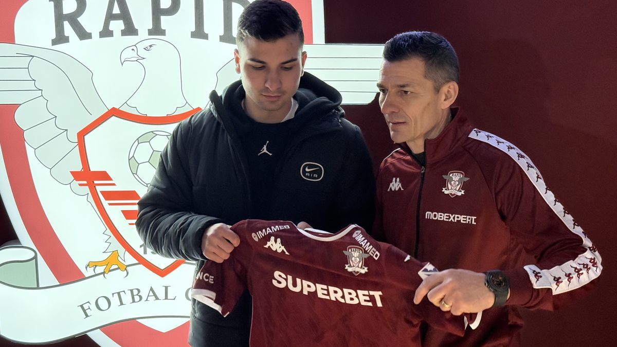 Olimpiu Moruțan e deja printre preferații fanilor Rapidului » Zeci de suporteri au venit să facă poze și să ia autografe