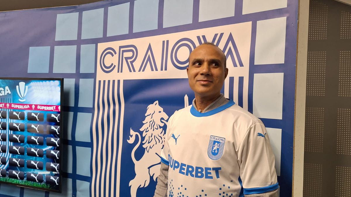 Indianul care a salvat o fetiță de la înec, invitat special la Craiova - Botoșani: ovaționat în iarbă