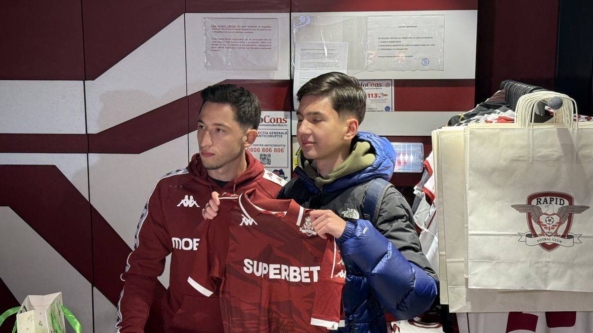 Olimpiu Moruțan e deja printre preferații fanilor Rapidului » Zeci de suporteri au venit să facă poze și să ia autografe