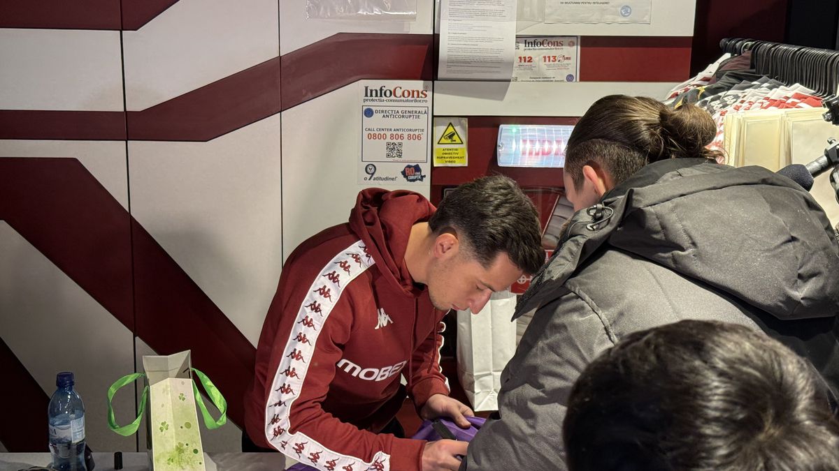 Olimpiu Moruțan e deja printre preferații fanilor Rapidului » Zeci de suporteri au venit să facă poze și să ia autografe