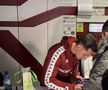 Olimpiu Moruțan e deja printre preferații fanilor Rapidului » Zeci de suporteri au venit să facă poze și să ia autografe