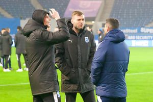 Universitatea Craiova - FC Botoșani, în etapa 23 » Echipele de start + Imagini și informații de la stadion: tricouri speciale pentru Kumar și Screciu