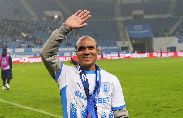 Indianul care a salvat o fetiță de la înec, invitat special la Craiova - Botoșani: ovaționat în iarbă