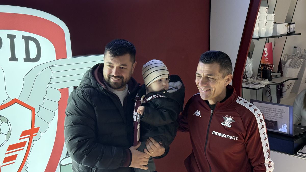 Olimpiu Moruțan e deja printre preferații fanilor Rapidului » Zeci de suporteri au venit să facă poze și să ia autografe
