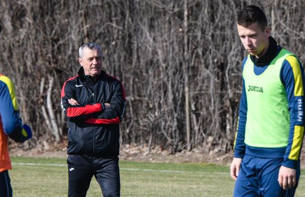 POLI IAȘI // EXCLUSIV Revoltă împotriva lui Mircea Rednic! Jucătorii îi reproșează antrenorului că le vorbește urât și vor să dea clubul în judecată