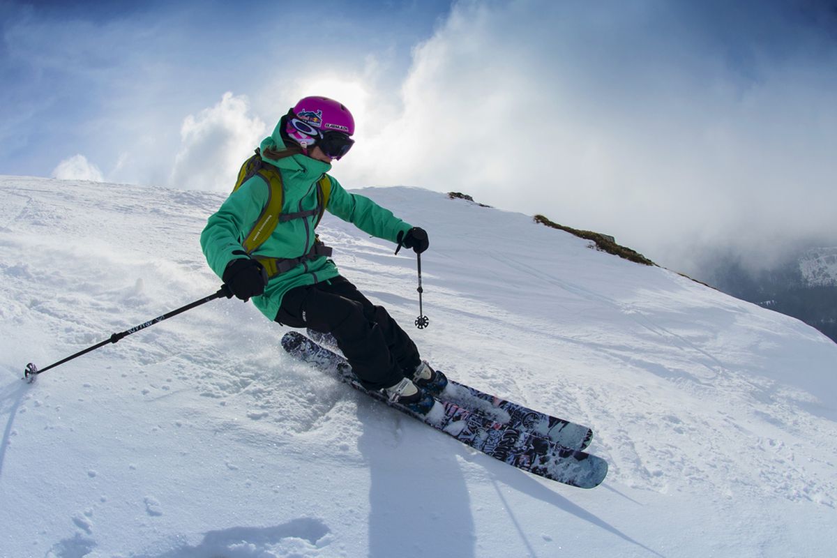 VIDEO+FOTO Imagini spectaculoase din dronă! Creasta Masivului Oslea a fost cucerită de cei mai buni schiori și snowboarderi