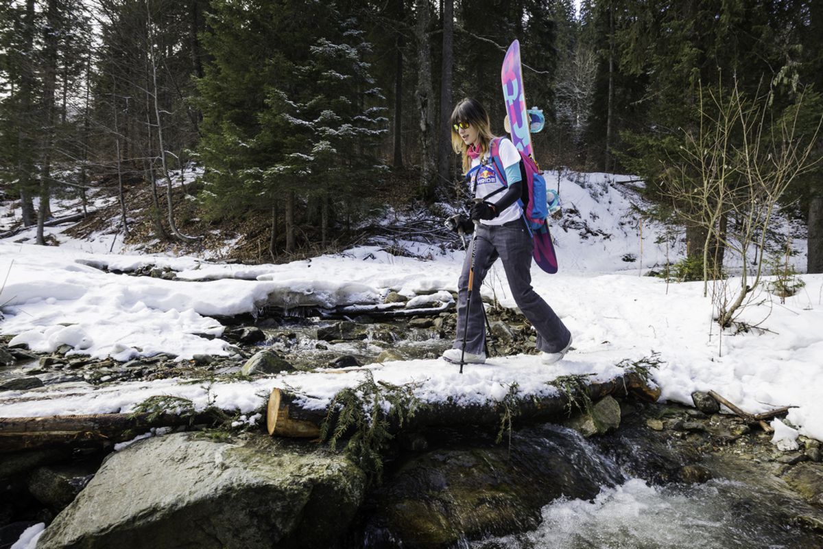 VIDEO+FOTO Imagini spectaculoase din dronă! Creasta Masivului Oslea a fost cucerită de cei mai buni schiori și snowboarderi
