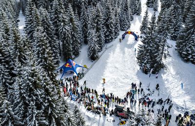 VIDEO+FOTO Imagini spectaculoase din dronă! Creasta Masivului Oslea a fost cucerită de cei mai buni schiori și snowboarderi