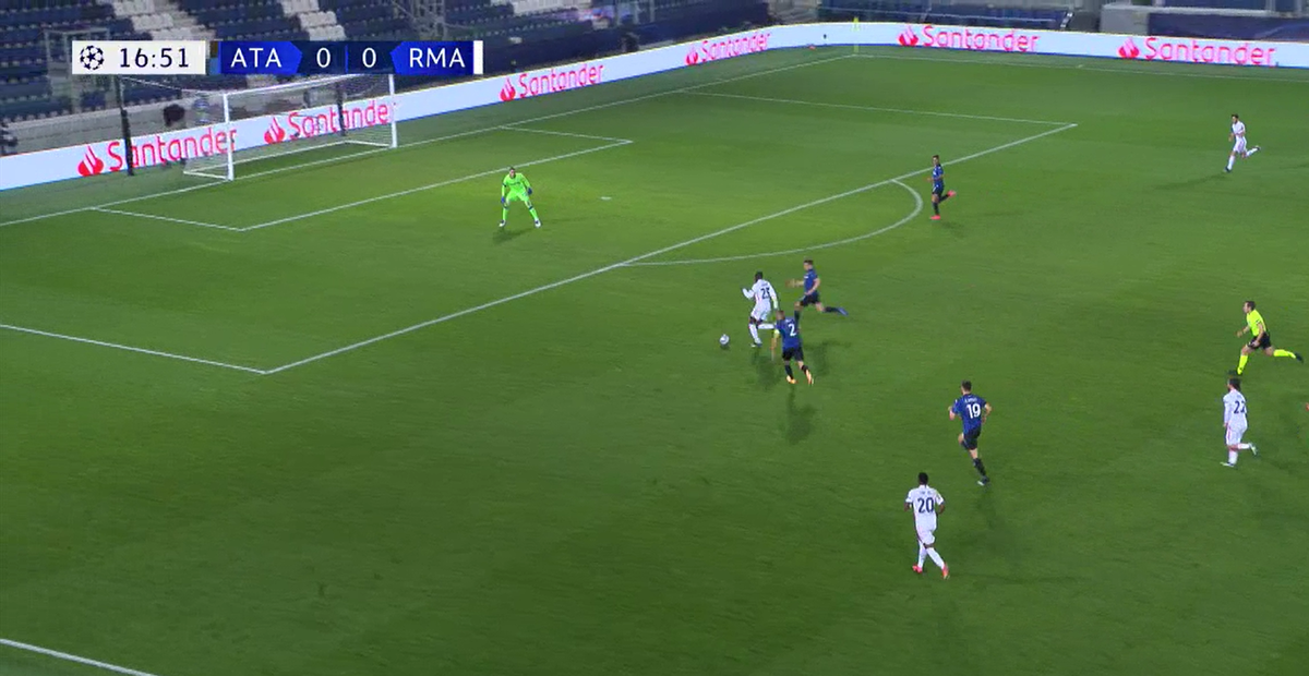 A comis-o VAR? „Roșu” direct în Atalanta - Real Madrid! Ce s-a întâmplat în debutul meciului