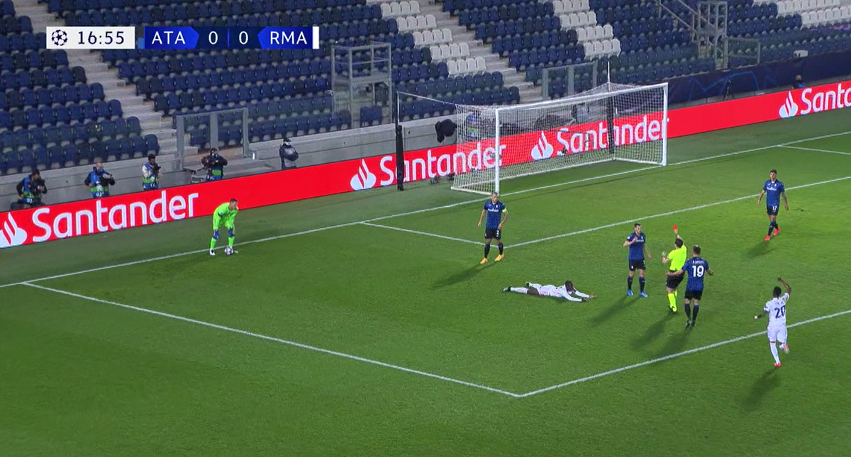 A comis-o VAR? „Roșu” direct în Atalanta - Real Madrid! Ce s-a întâmplat în debutul meciului