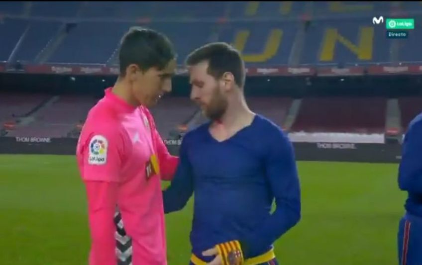 La finalul meciului Barcelona - Elche 3-0, portarul oaspeților, Edgar Badia, i-a cerut tricoul lui Leo Messi, autorul unei „duble” pe Camp Nou.