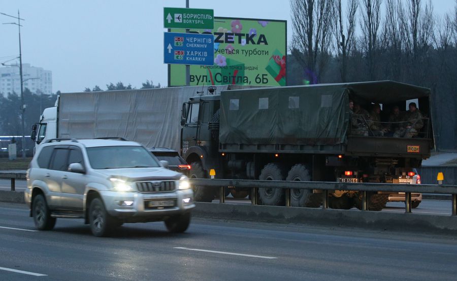 Un camion cu soldați ucraineni intră Kiev, după atacul lansat de Rusia // FOTO: Imago Rusia a invadat Ucraina » Insula Șerpilor, capturată!