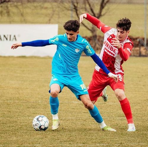 Denis Fărăgău (18 ani), juniorul de la Viitorul Cluj, formație de Liga 3, autorul unui gol în amicalul cu Dinamo, scor 1-1, speră ca în viitorul apropiat să joace în „Ștefan cel Mare”.