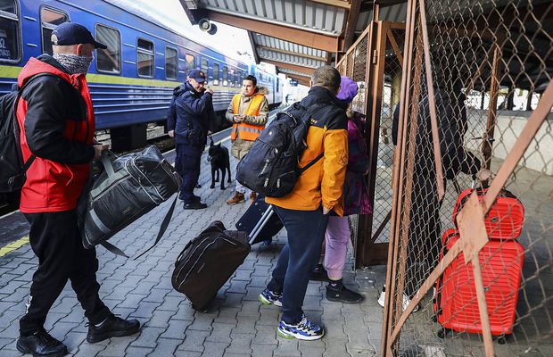 Strigătul disperat al unui atacant de la Poli Iași: „Nu-mi pot aduce soția de la Odesa, lumea e îngrozită! E sportivă de națională în Ucraina"