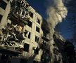 Un bloc din orașu Ciuhuiiv, lângă Harkov, a fost devastat de bombele rusești // FOTO: Guliver/GettyImages