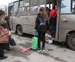 Locuitorii din Donețk se grăbesc să părăsească orașul după atacul Rusiei