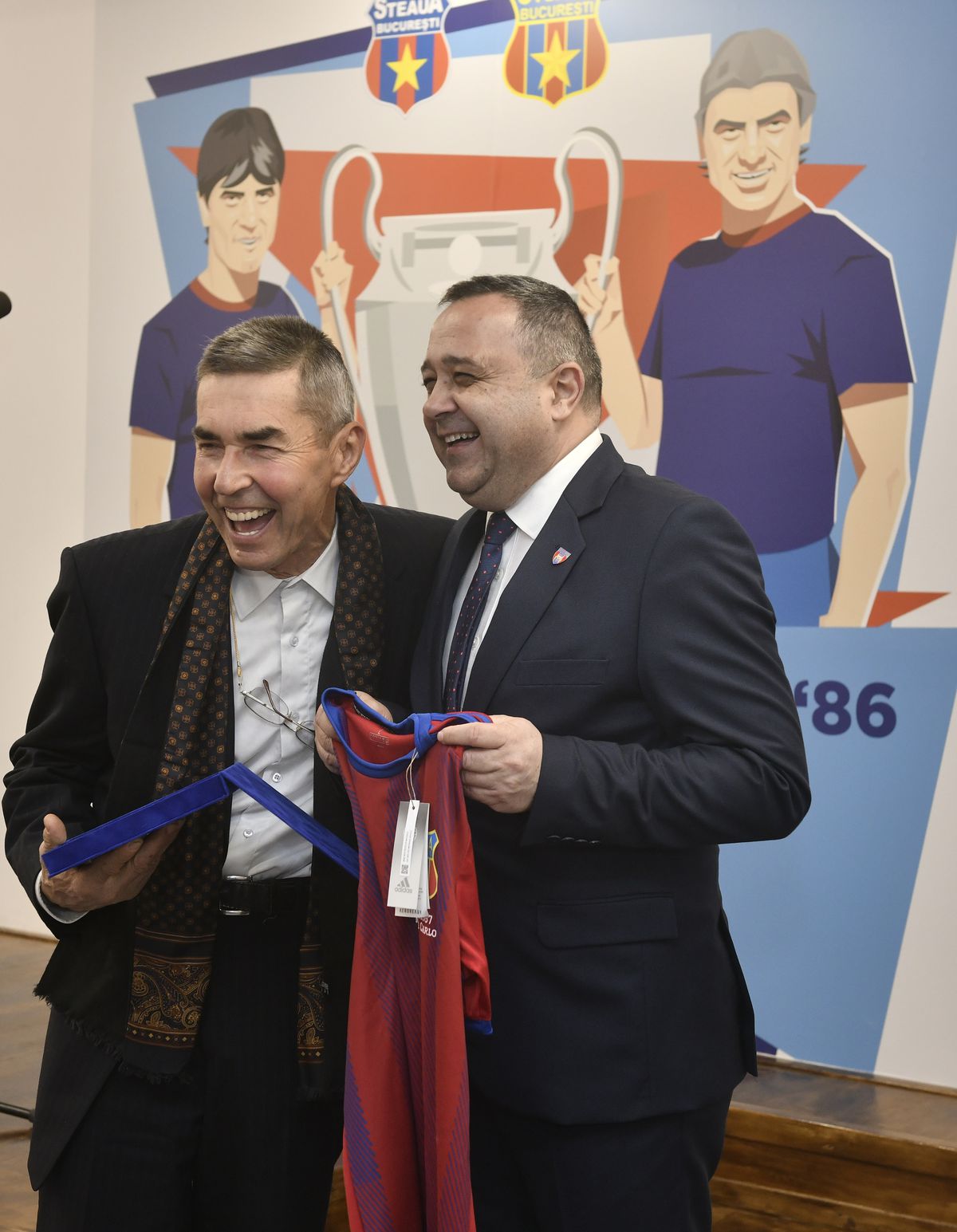 35 de ani de la Supercupa Europei cucerită de Steaua în fața lui Dinamo Kiev » Legendele steliste, cu gândul la situația din Ucraina: „E dureros!”