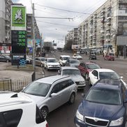Locuitorii din Lvov se grăbesc să părăsească orașul după atacul Rusiei