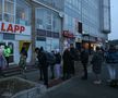 În Kiev, locutorii au format cozi imense la bănci, benzinării și supermarket-uri