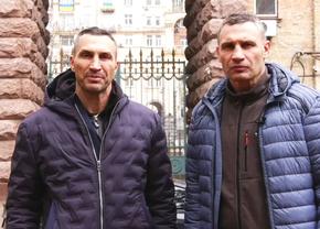 Vladimir şi Vitali Klitschko cer ajutor după declanșarea războiului în Ucraina: „Vă rugăm, nu mai lăsați să se întâmple astfel de lucruri nicăieri în lume!” + Ce înseamnă starea de asediu din Kiev