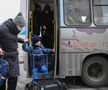 Locuitorii din Donețk se grăbesc să părăsească orașul după atacul Rusiei