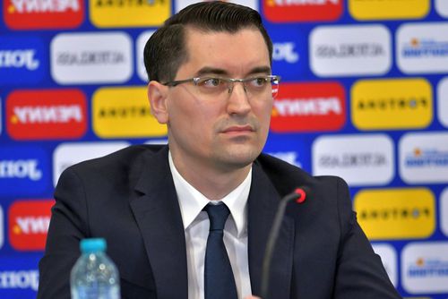 Răzvan Burleanu este în prezent la al doilea mandat ca președinte al FRF, după victoriile din 2014, când i-a învins pe Vasile Avram și Gheorghe Chivorchian, și 2018, când s-a impus în fața lui Ionuț Lupescu