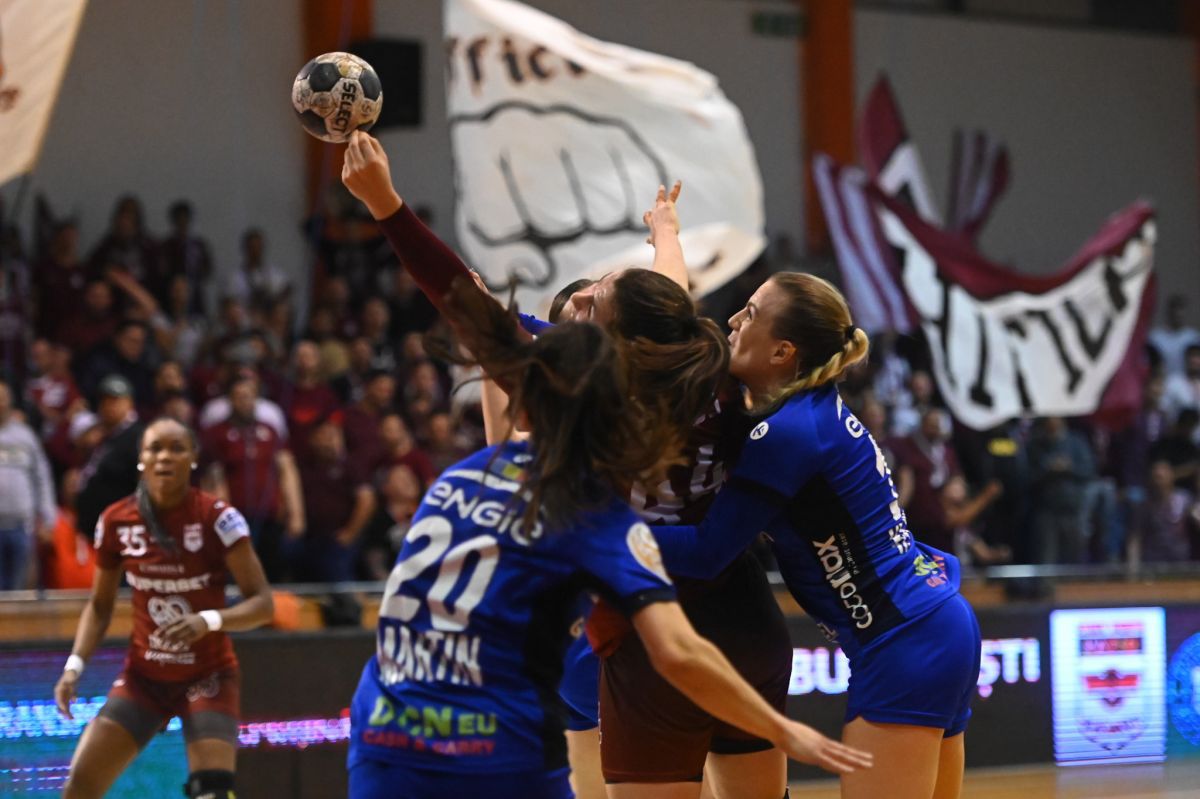 CSM București a câștigat derby-ul cu Rapid și reaprinde lupta la titlu în „Liga Florilor” » Cristina Neagu, imperială în fața fanilor giuleșteni