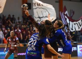 CSM București a câștigat derby-ul cu Rapid și reaprinde lupta la titlu în „Liga Florilor” » Cristina Neagu, imperială în fața fanilor giuleșteni