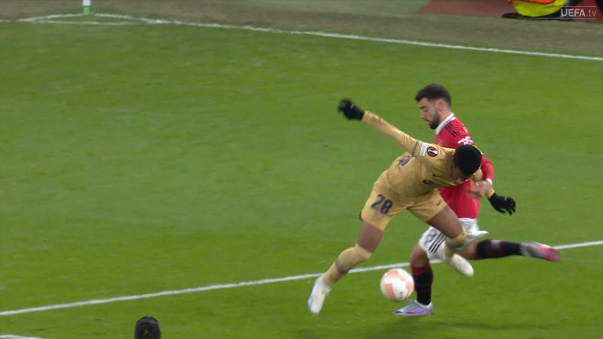 Bruno Fernandes, fault asupra lui Alejandro Balde, în Manchester United - FC Barcelona