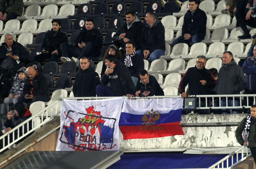 Steagul Rusiei, afișat de fanii sârbi la meciul cu Sheriff Tiraspol, după ce săptămâna trecută au fost interziși în Moldova