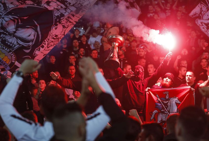 Temuții fani ai lui Partizan au afișat, pe lângă drapelul Rusiei, și un steag cu harta Serbiei mari / Sursă foto: Guliver/Getty Images
