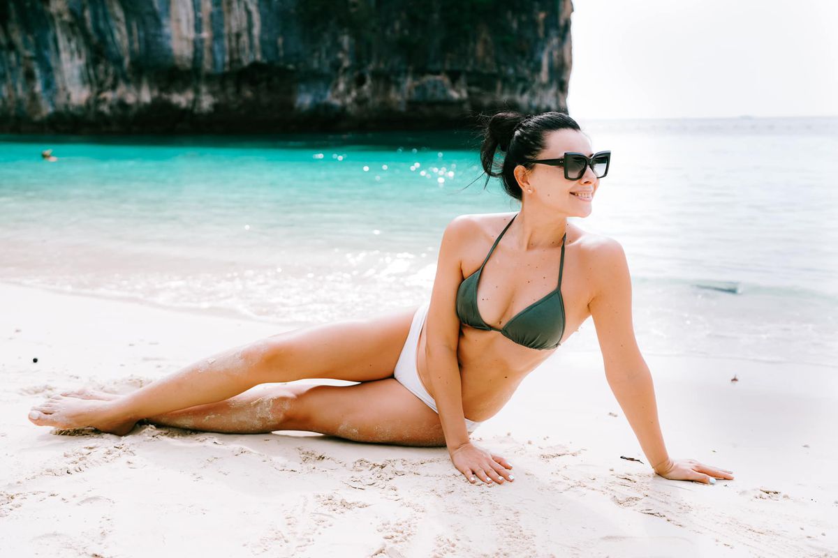 Corina Caragea a pozat în costum de baie, la 40 de ani