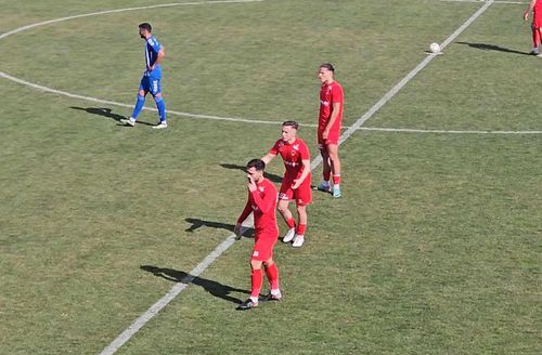 Fundașul stânga Andrei Sin (32 de ani) s-a certat cu un fan în minutele de final ale meciului Tunari - Unirea Dej, scor 0-1, din runda #16 din Superliga.