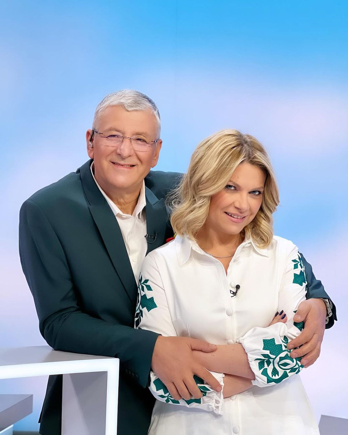 Dialog halucinant între vedetele Pro TV » Filmați în timp ce analizau cât de sexy sunt colegele: „Dacă ele sunt «piese» acum, cum erau când plesneau de tinerețe?”