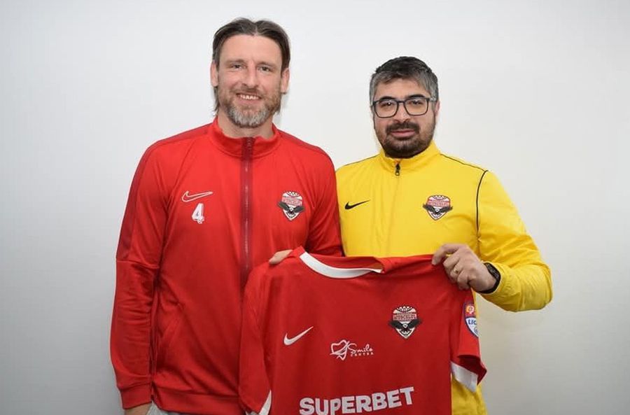 Denys Dedechko a semnat cu Muscelul Câmpulung pe 19 februarie. A mai jucat la echipe din Moldova, Estonia, Armenia, Kazahstan, inclusiv Rusia / Sursă foto: Facebook Trei ani de război. Ucraineanul transferat zilele trecute în România nu capitulează: „Oamenii noștri nu pot fi înfrânți, vom câștiga acest război!” » Ce spune despre Trump